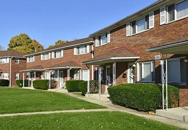 Ambleside Dr