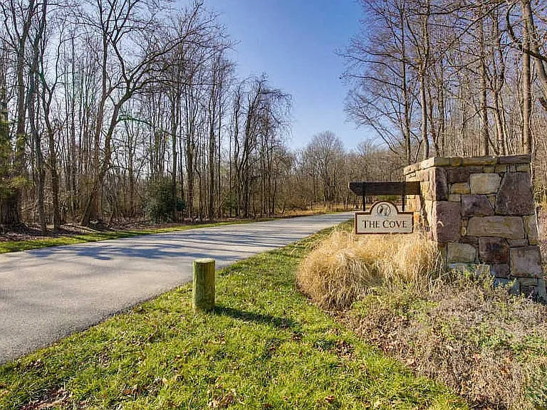 517 Pebblebrook Ln — Photo 36