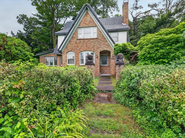 1124 Ashley Dr, Kalamazoo, MI 49048