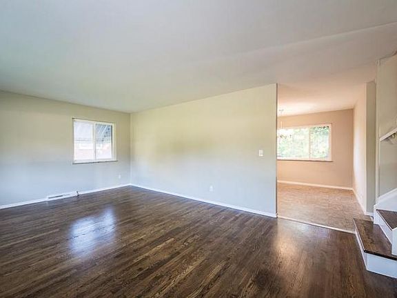 5th image of 322 Charingcross Ct