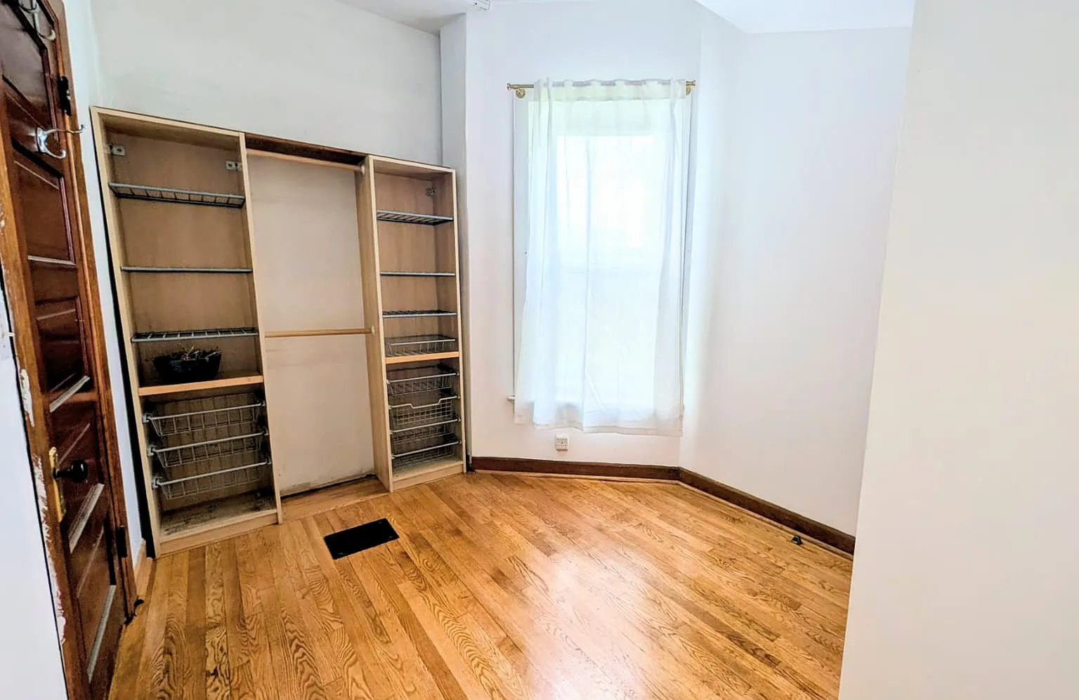 2 bed, 1200 sqft, $2,200 — Photo 4