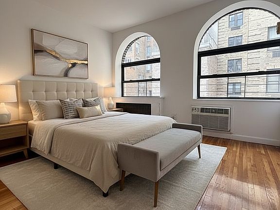 3rd image of 117 W 58th St #Pha