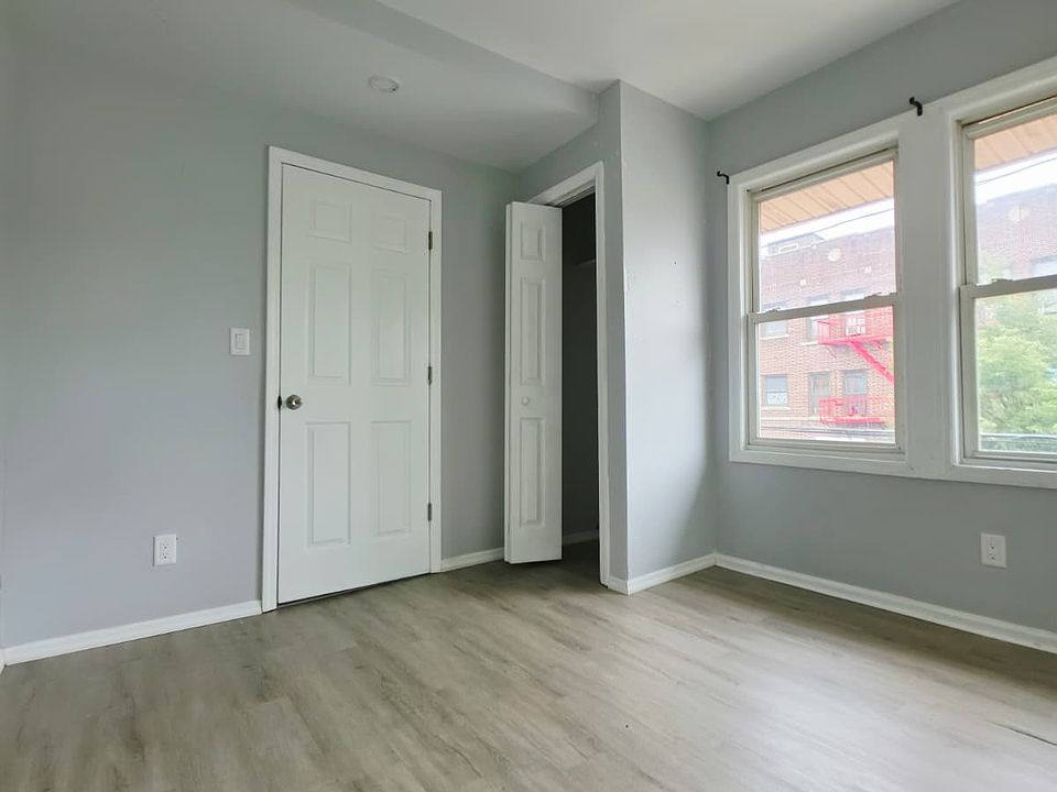2nd image of 131 Osborne Ter #2L