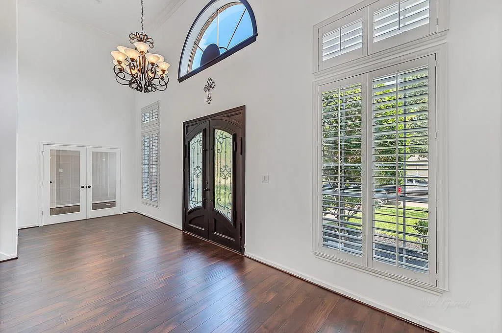 5 bed, 3.5 bath, 5141 sqft, $4,995 — Photo 4