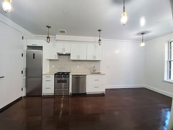 5th image of 246 N 6th St APT 1F