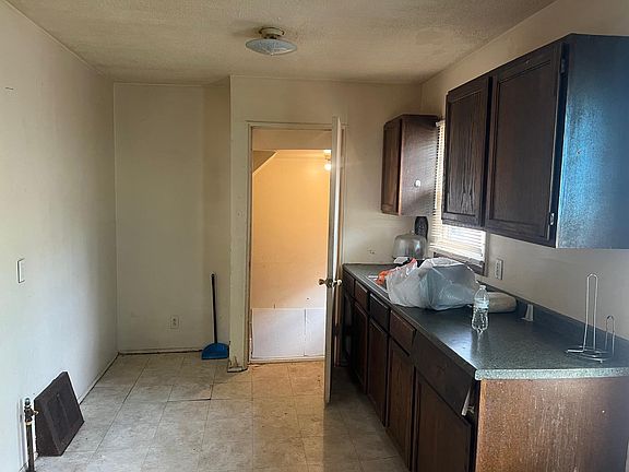 3rd image of 8278 Penrod St