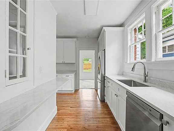 4th image of 267 Cambridge Ave