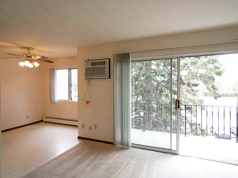 Bellows Court — Photo 6