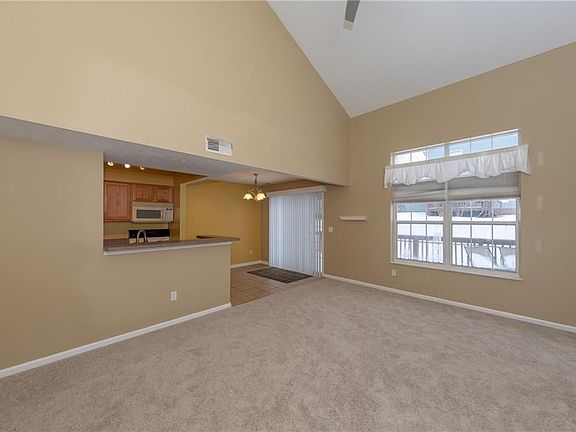 5th image of 279 Huntsford Dr