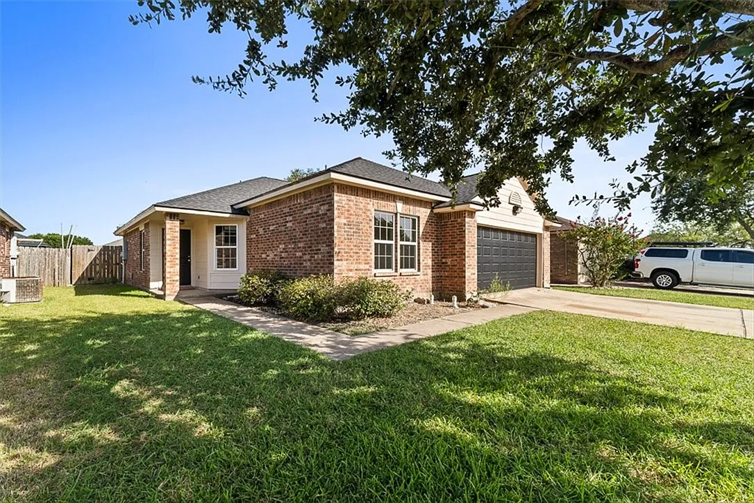 4 bed, 2.0 bath, 1703 sqft, $2,500 — Photo 3