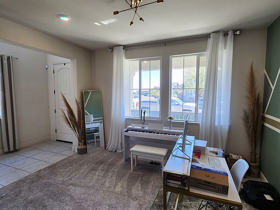 FAMILY ROOM/DEN/OFFICE