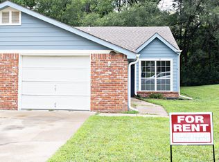 1412 E 21st Ter, Lawrence, KS 66046