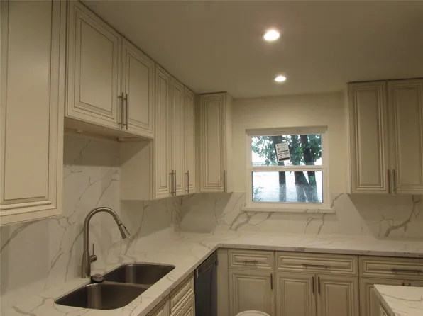 201 Vanderpool Ln APT 26, Houston, TX 77024