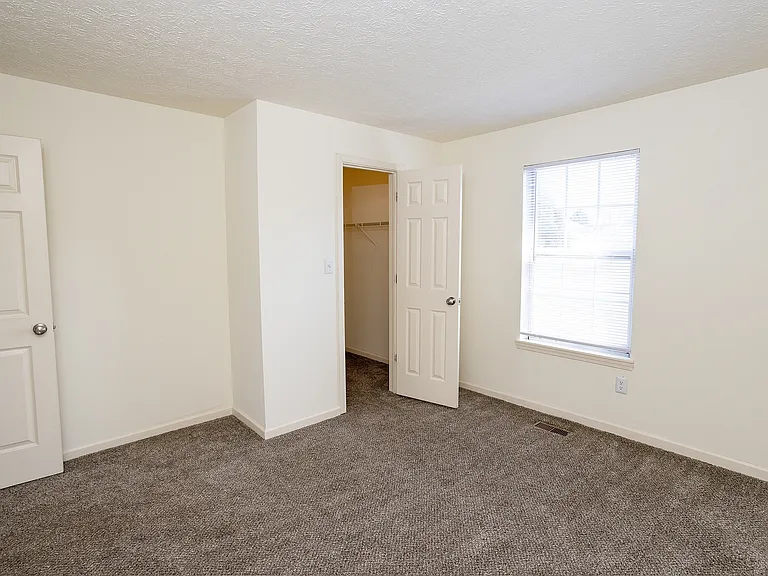 Burberry Place Apartments — Photo 8