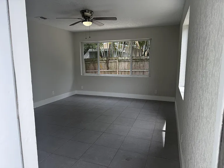 1126 NE 16th Pl #3 — Photo 3
