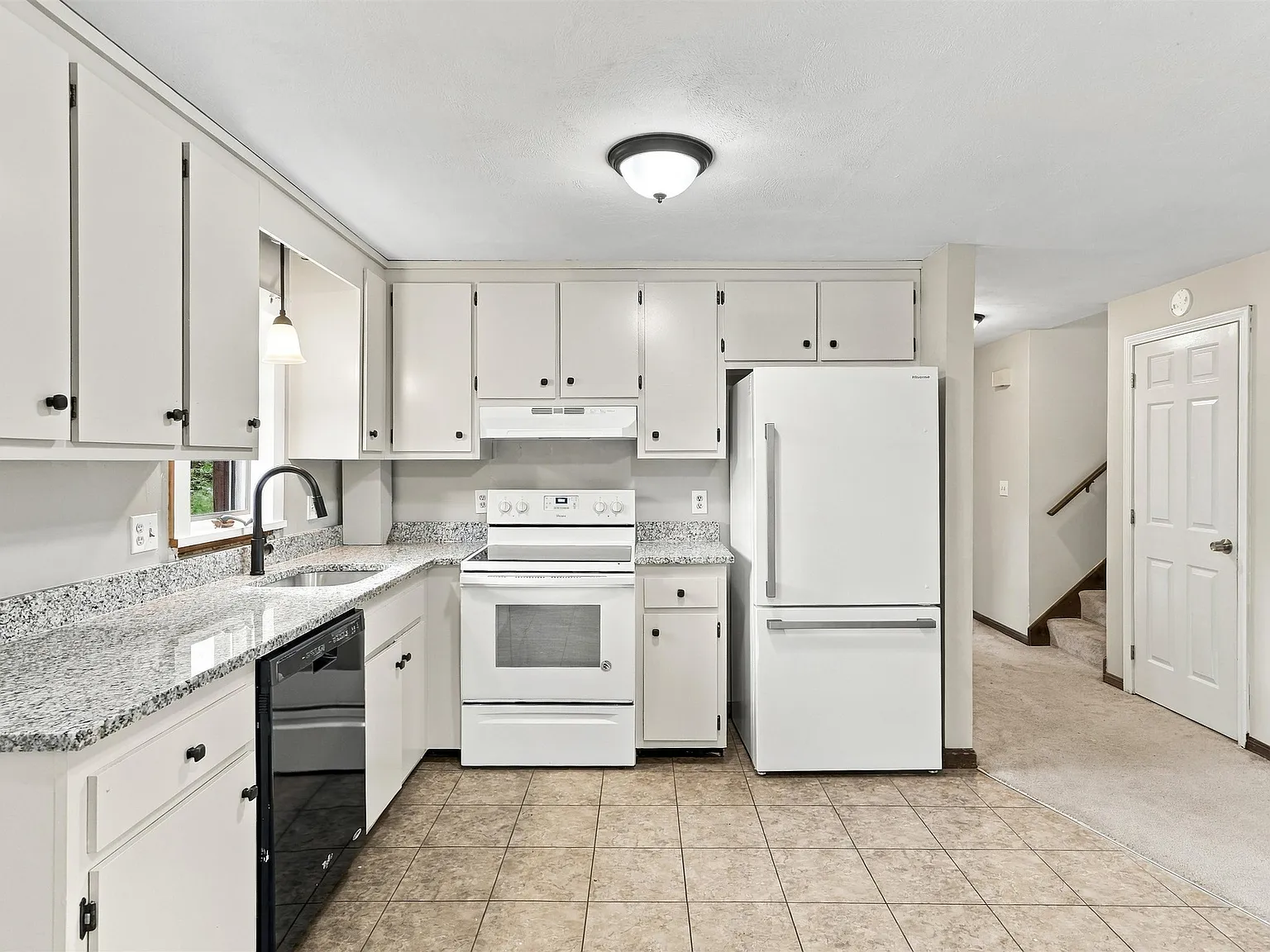 2 bed, 1.0 bath, 816 sqft, $1,995 — Photo 3