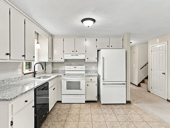 4th image of 10 Ash St