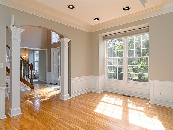 4th image of 20618 Carlton Ct