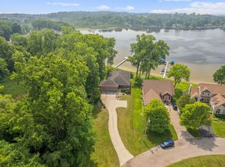 172 Edgelake Dr, Waterford, MI 48327