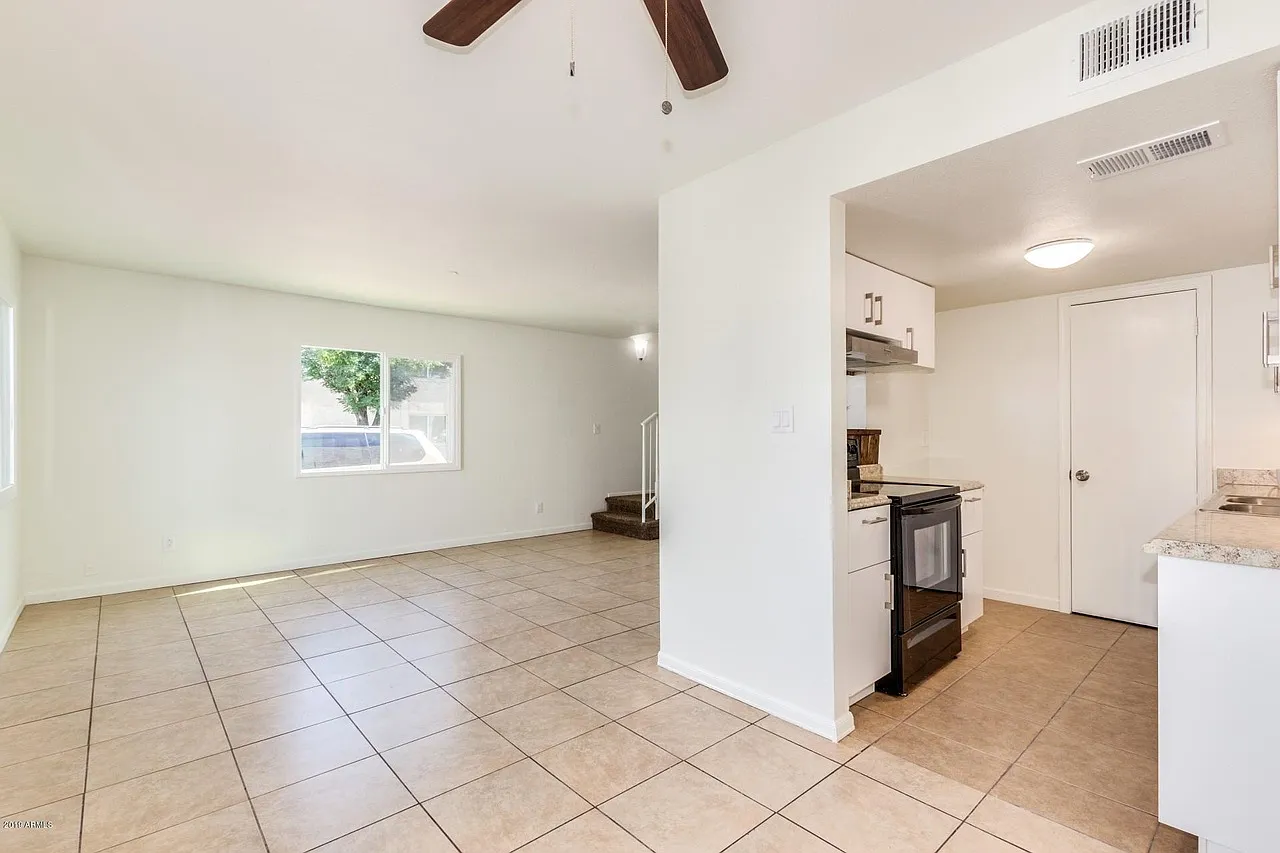 2 bed, 924 sqft, $1,299 — Photo 3