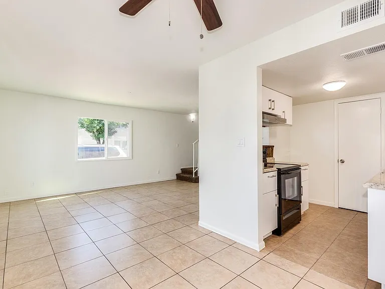 5243 N 42nd Pkwy — Photo 3