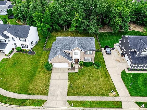 3rd image of 3590 Queen Victoria Ct