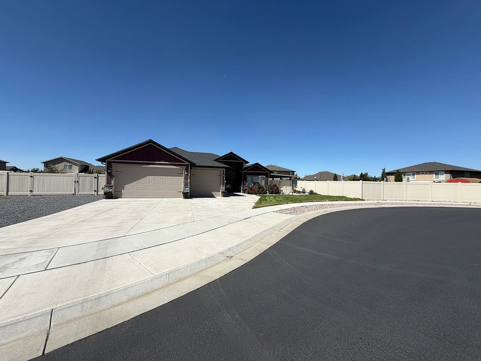 3 bed, 2700 sqft, $3,600 — Photo 1