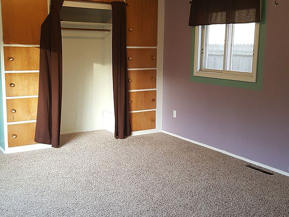 5th image of 415 3rd Ave N