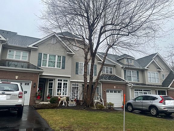 3rd image of 11 Loft Dr