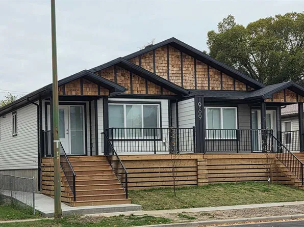 969 N 2nd St SE, Medicine Hat, AB T1A 0E9