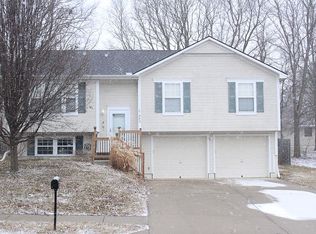 302 Echo Rdg, Buckner, MO 64016