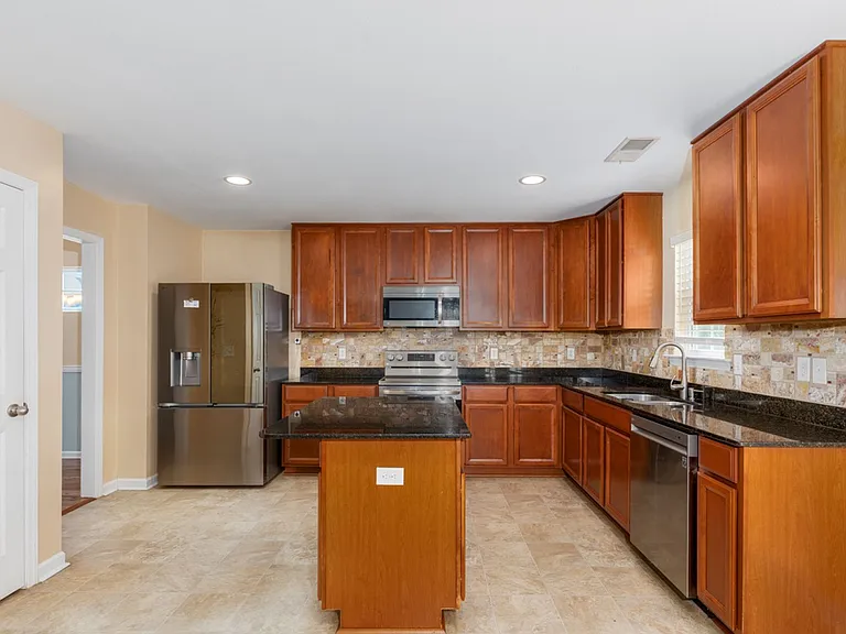 262 Whitton Ln — Photo 8