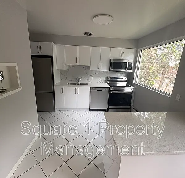 10036 117th St NW — Photo 1