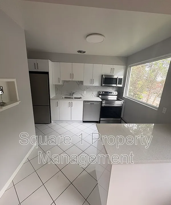 10036 117th St NW