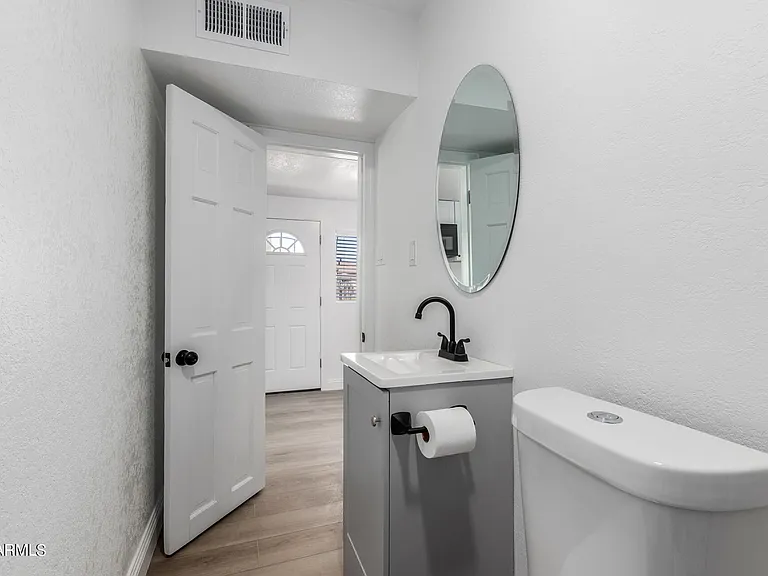 723 E Sunnyslope Ln — Photo 14