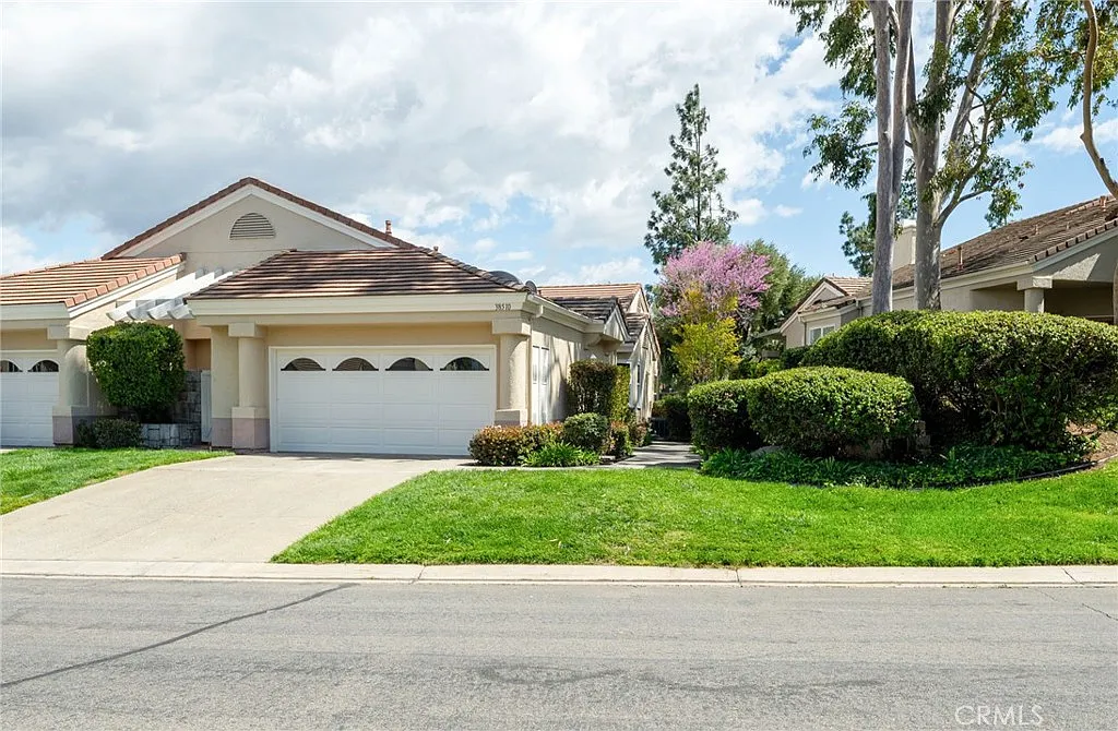 2 bed, 2.5 bath, 1685 sqft, $3,500 — Photo 1