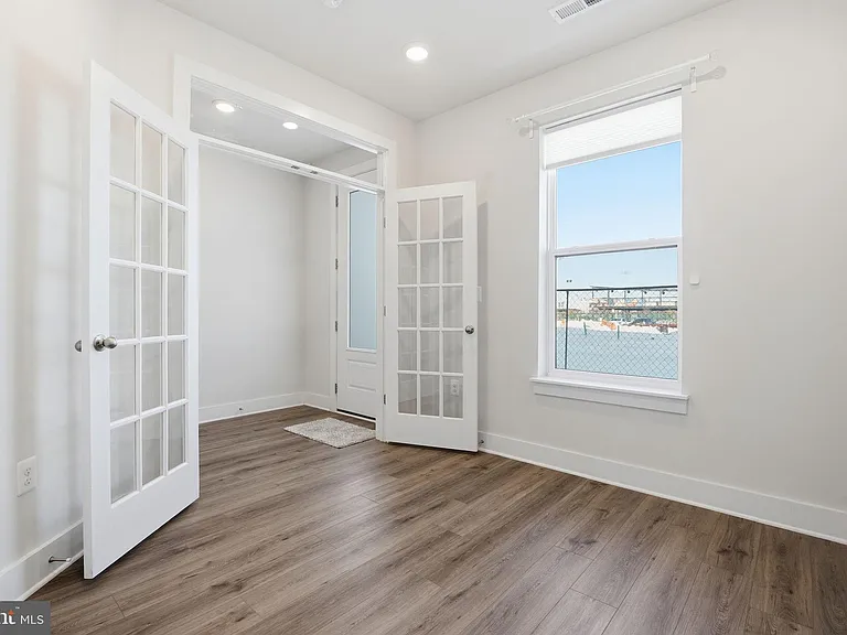 116 Crown St — Photo 3