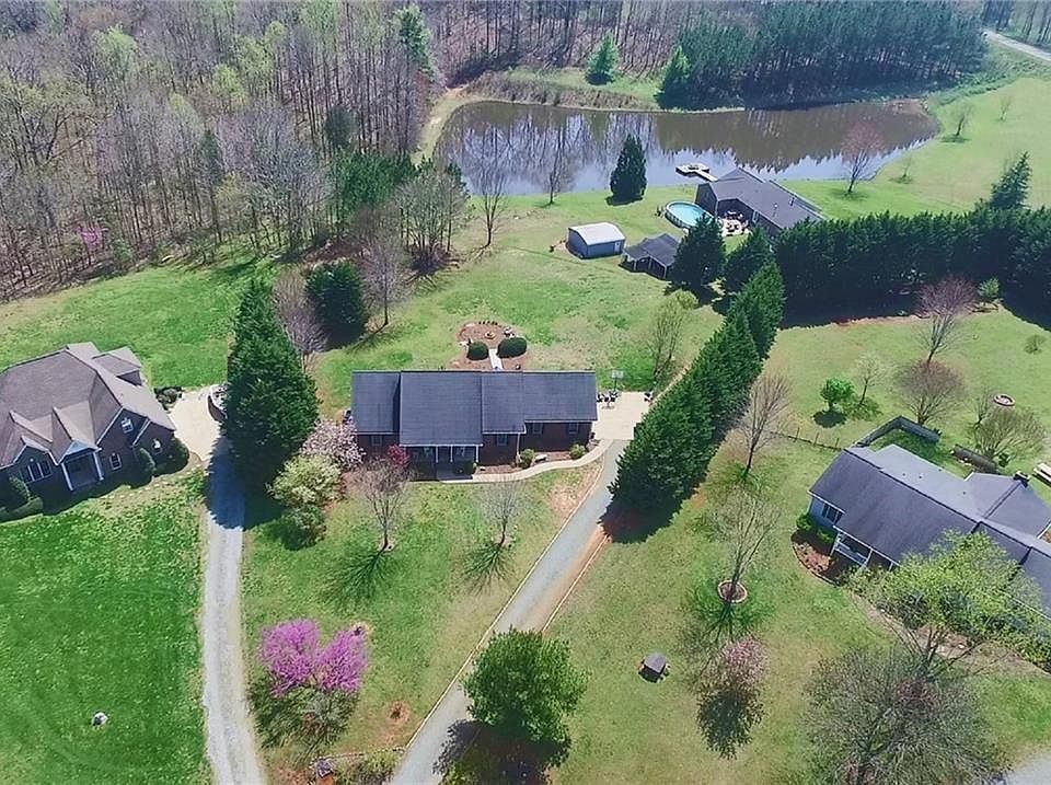 1st image of 3000 River Hills Ln