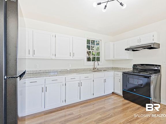 5th image of 1400 N Cloverleaf Cir