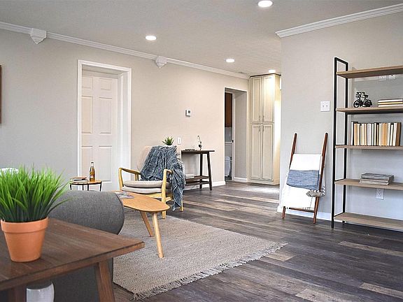 3rd image of 610 Majesty Ct
