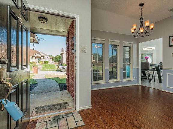 3rd image of 2404 Buck Dr
