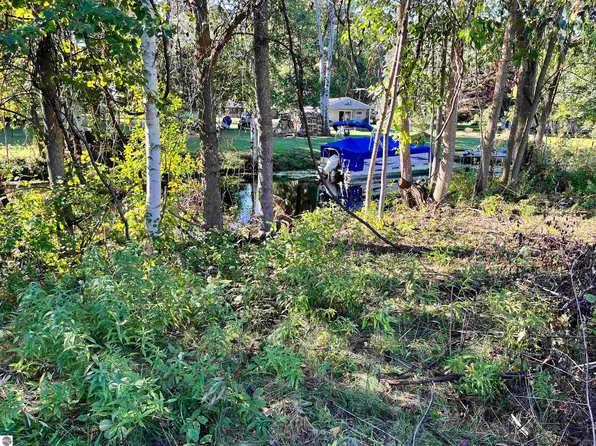 Lakeview Dr, Clare, MI 48617