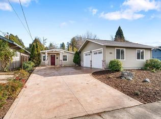 824 Prince Avenue, Healdsburg, CA 95448