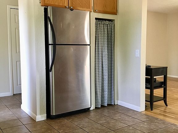 4th image of 1265 Claremont Dr