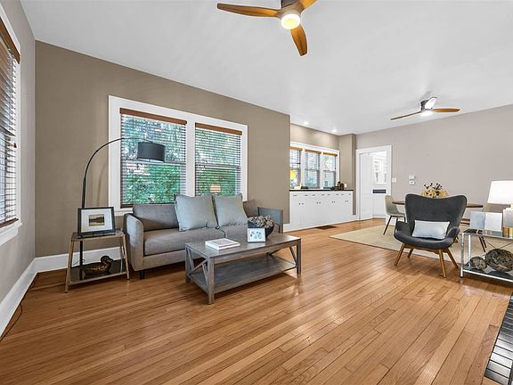 5th image of 409 Beldon Ave