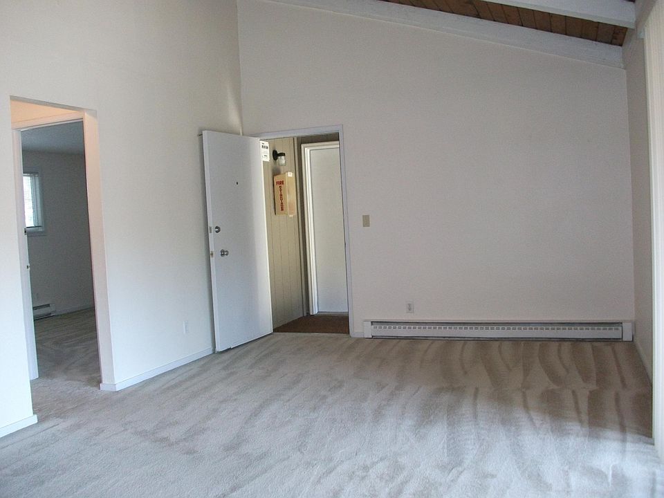 1st image of 18207 1st Ave S APT B5