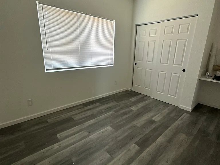 445 W Swain Rd — Photo 7