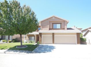 3960 Sungate Dr, Palmdale, CA 93551