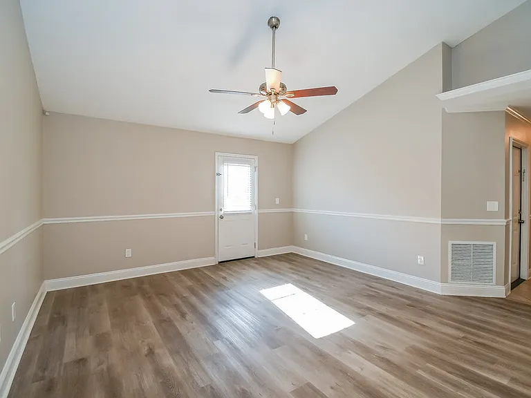 3083 Wavering Ln — Photo 7