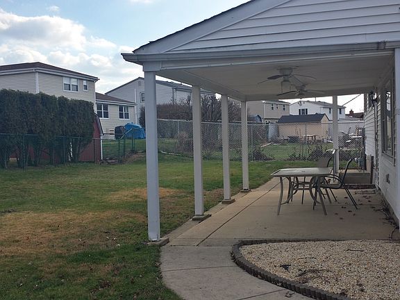 3rd image of 1591 Brookwood Dr